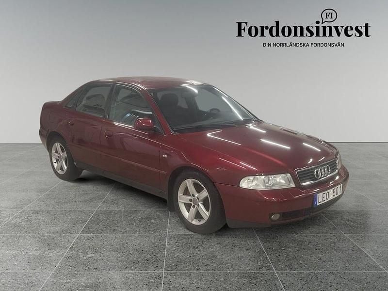 Röd Begagnad 2000 Audi A4 Sedan | 26 900 kr - Bild 1/4