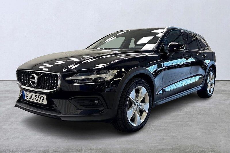 Svart Begagnad 2021 Volvo V60 CC Kombi | 309 900 kr (Marknadspris) - Bild 1/4