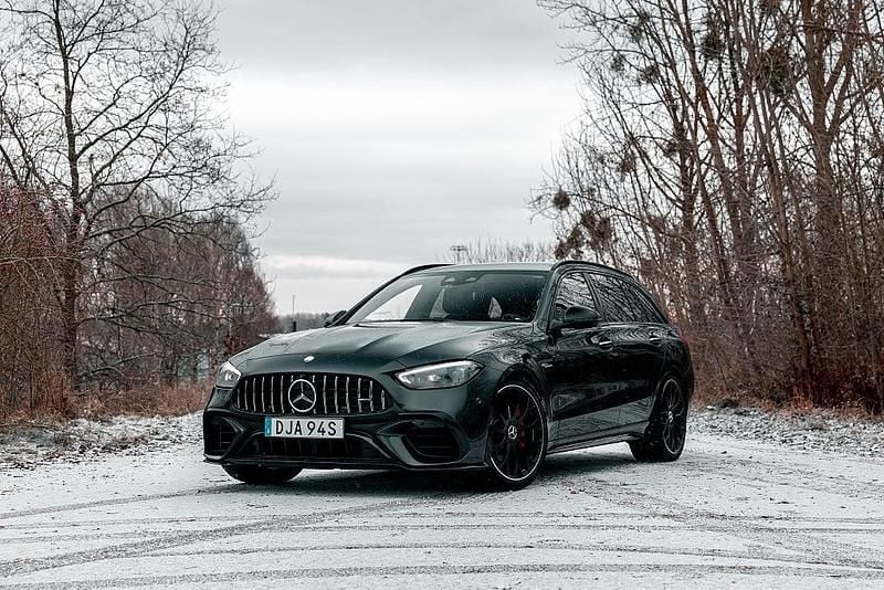 Grå Begagnad 2025 Mercedes C63 S E Performance AMG Line Premium Plus Kombi | 999 000 kr - Bild 1/4