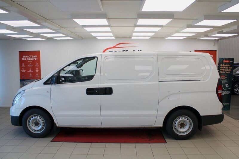 Vit Begagnad 2016 Hyundai H-1 Minibuss | 84 900 kr (Marknadspris) - Bild 1/4