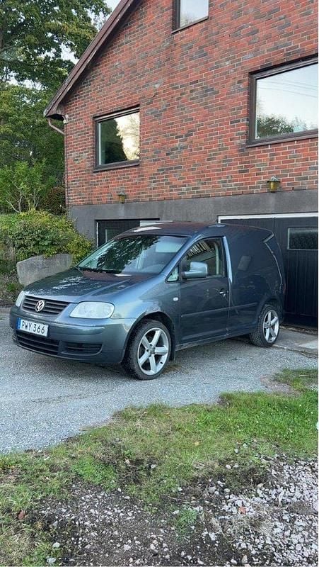 Grå Begagnad 2007 VW Caddy Minibuss | 35 500 kr (Lite dyr) - Bild 1/4