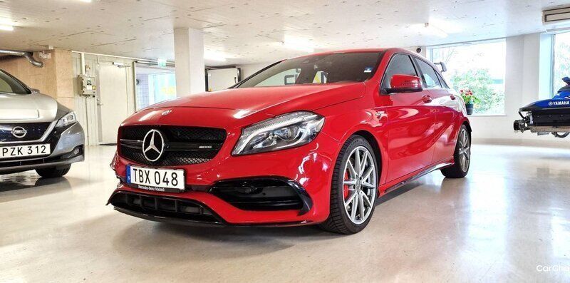 Röd Begagnad 2016 Mercedes A45 AMG AMG Halvkombi | 349 900 kr (Lite dyr) - Bild 1/4