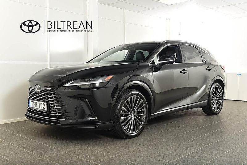 Svart Begagnad 2023 Lexus RX450h+ | 729 900 kr - Bild 1/4