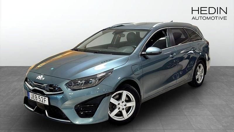 Begagnad Kia Ceed Advance 105 HK (77 kW) 2023 Grå Halvkombi