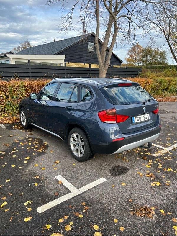 Blå Begagnad 2011 BMW X1 SUV | 75 000 kr (Bra pris) - Bild 1/4
