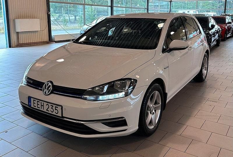 Vit Begagnad 2018 VW Golf VII Halvkombi | 149 900 kr (Marknadspris) - Bild 1/4