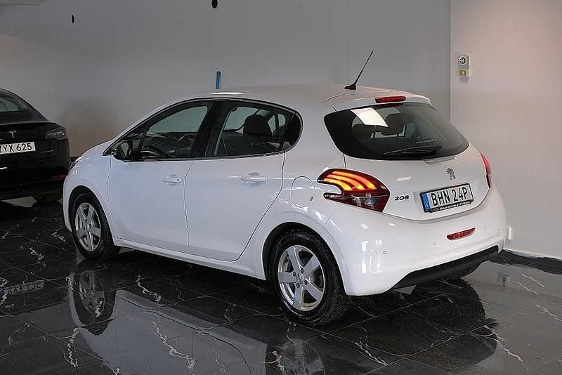 Begagnad Peugeot 208 110 HK (80 kW) 2019 Vit Halvkombi