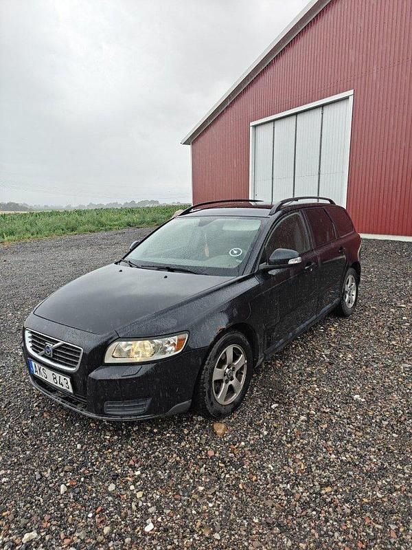 Svart Begagnad 2010 Volvo V50 Kombi | 20 000 kr (Bra pris) - Bild 1/4