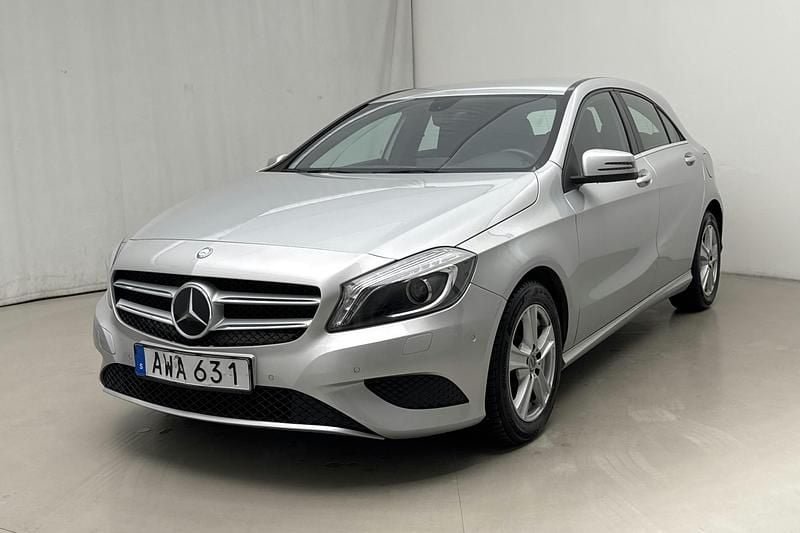 Silver Begagnad 2013 Mercedes A180 Urban | 134 800 kr - Bild 1/4