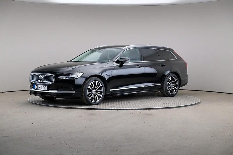 Svart Begagnad 2022 Volvo V90 Core Kombi | 389 000 kr (Marknadspris) - Bild 1/4