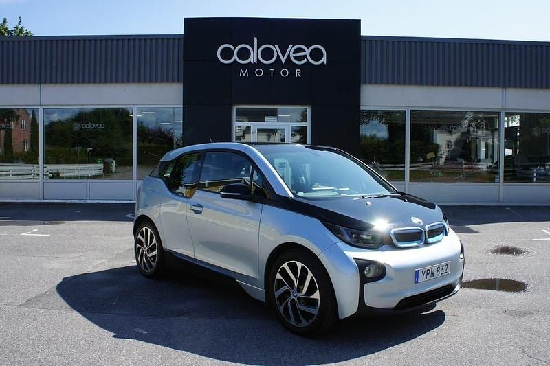 Silver Begagnad 2017 BMW i3 Comfort Edition Halvkombi | 129 900 kr (Marknadspris) - Bild 1/4