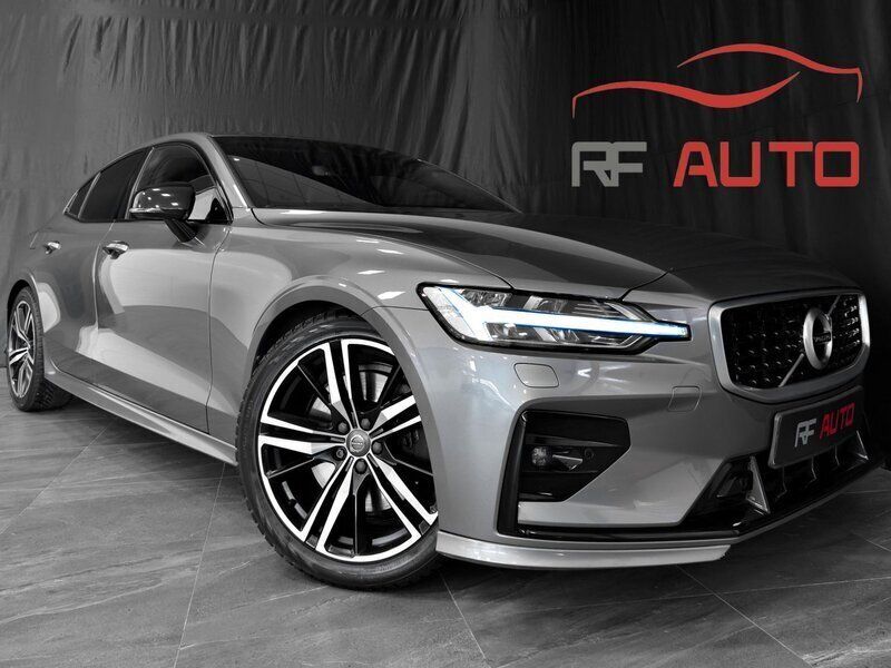 Grå Begagnad 2019 Volvo S60 R-Design Sedan | 349 900 kr (Lite dyr) - Bild 1/4
