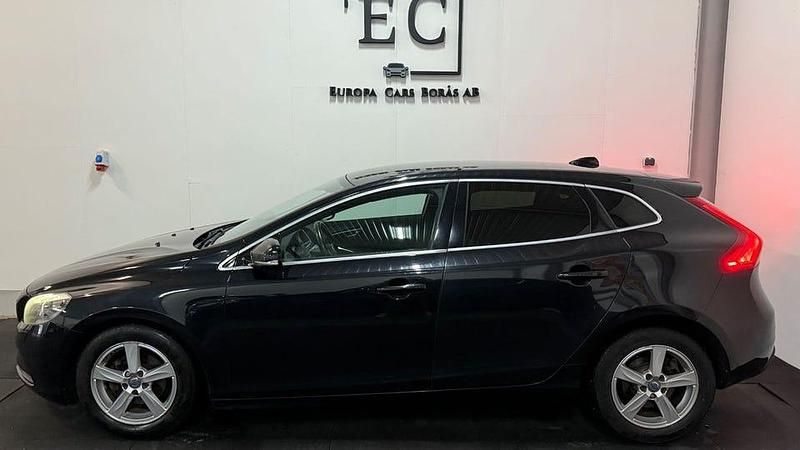 Begagnad Volvo V40 Momentum 116 HK (85 kW) 2014 Svart Kombi