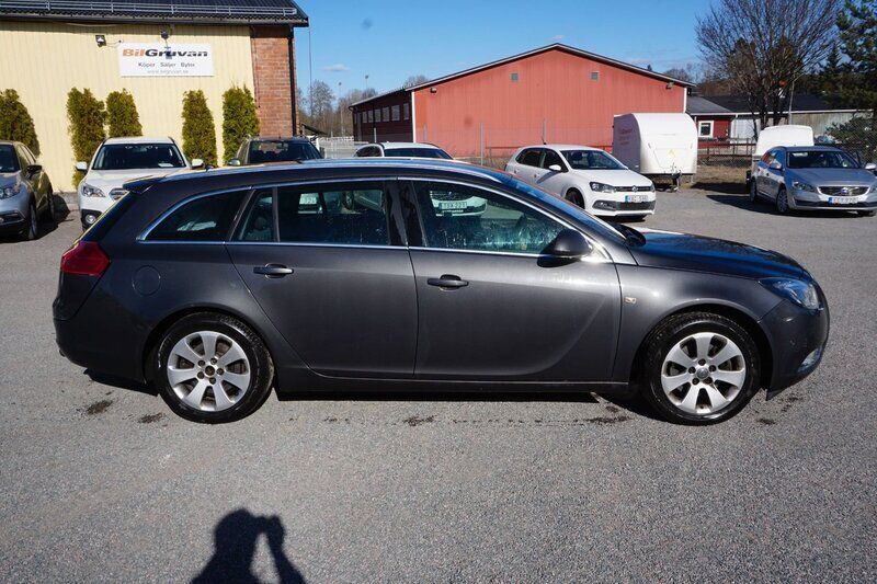 Begagnad Opel Insignia 180 HK (132 kW) 2011 Grå Kombi