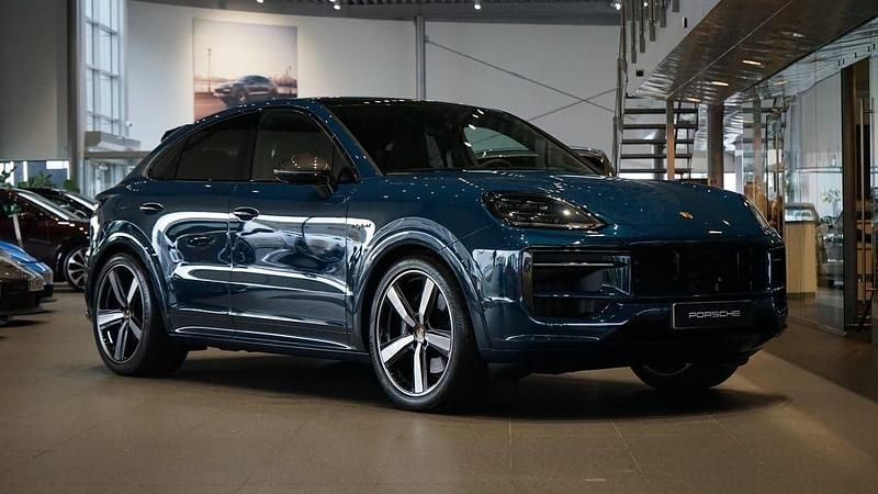 Blå Ny 2024 Porsche Cayenne SUV | 1 568 900 kr (Lite dyr) - Bild 1/4