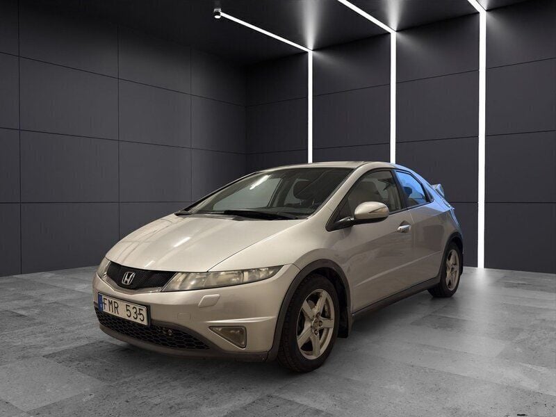 Silver Begagnad 2007 Honda Civic Sport Halvkombi | 44 900 kr (Marknadspris) - Bild 1/4