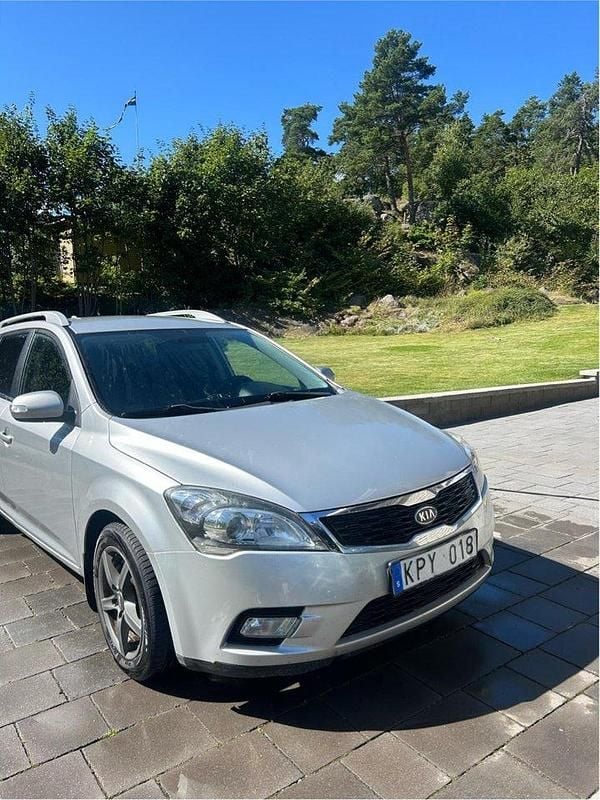 Silver Begagnad 2010 Kia Ceed Sportswagon 4 Kombi | 49 900 kr (Marknadspris) - Bild 1/4
