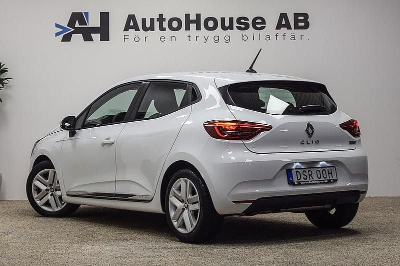 Begagnad Renault Clio V Zen 140 HK (102 kW) 2022 Vit Halvkombi