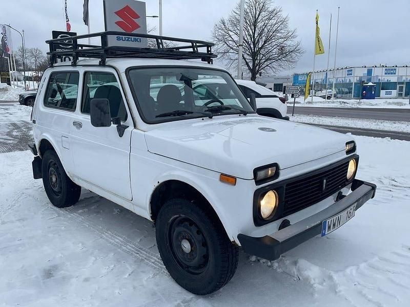 Begagnad Lada niva 82 HK (60 kW) 2005 Vit SUV
