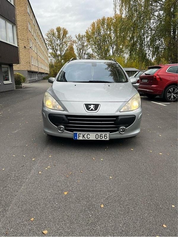 Grå Begagnad 2007 Peugeot 307 Kombi | 20 500 kr (Marknadspris) - Bild 1/4