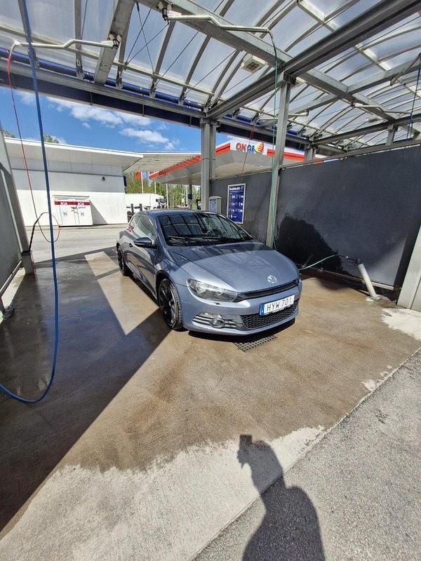 Grå Begagnad 2009 VW Scirocco Sportkupé | 25 000 kr (Superpris) - Bild 1/4