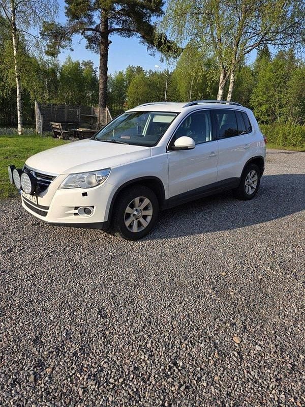Vit Begagnad 2010 VW Tiguan Sportline SUV | 52 000 kr (Lite dyr) - Bild 1/2