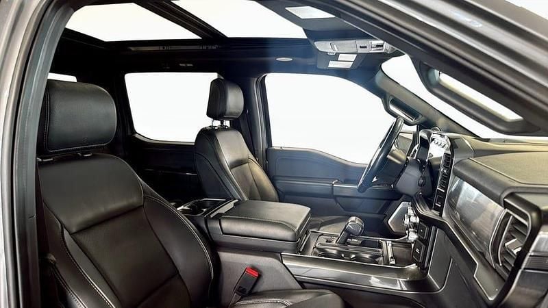 Begagnad Ford F-150 Lariat 405 HK (297 kW) 2023 Grå Pickup