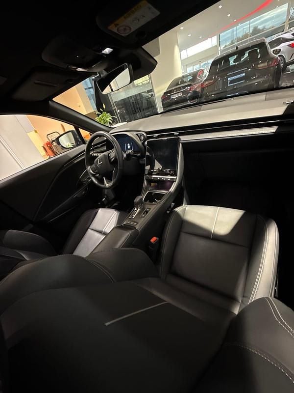 Begagnad Lexus LBX 136 HK (100 kW) 2024 SUV