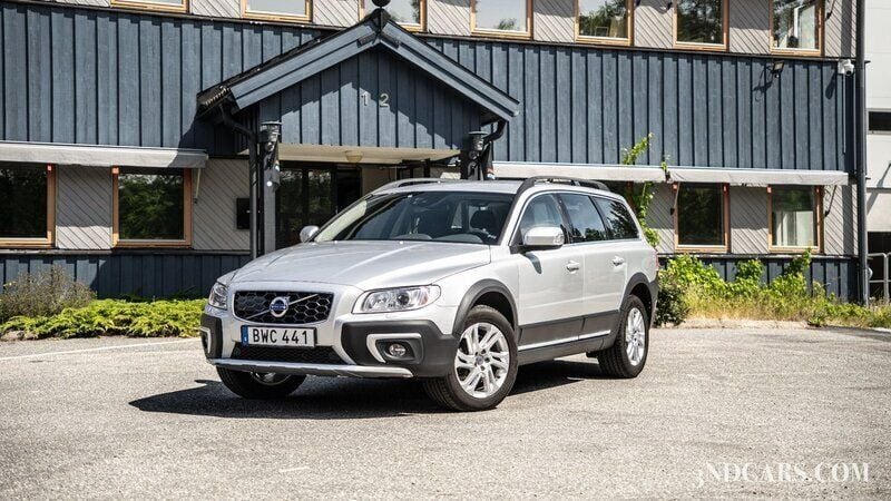 Silver Begagnad 2015 Volvo XC70 Momentum SUV | 179 900 kr (Bra pris) - Bild 1/4