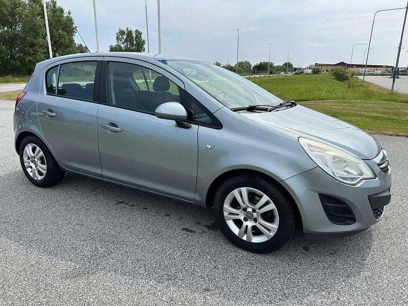 Grå Begagnad 2012 Opel Corsa Enjoy Halvkombi | 31 900 kr (Bra pris) - Bild 1/4