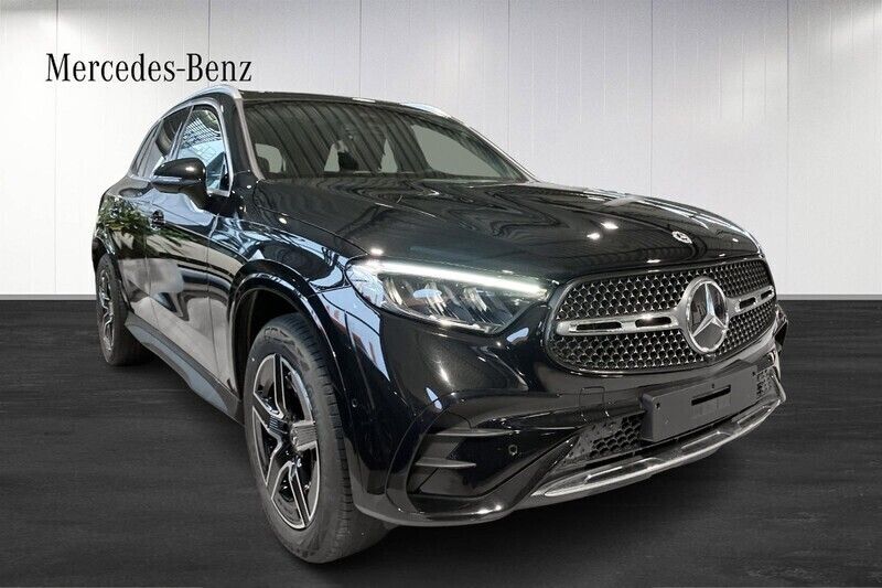 Ny Mercedes GLC300e 2025 Svart SUV