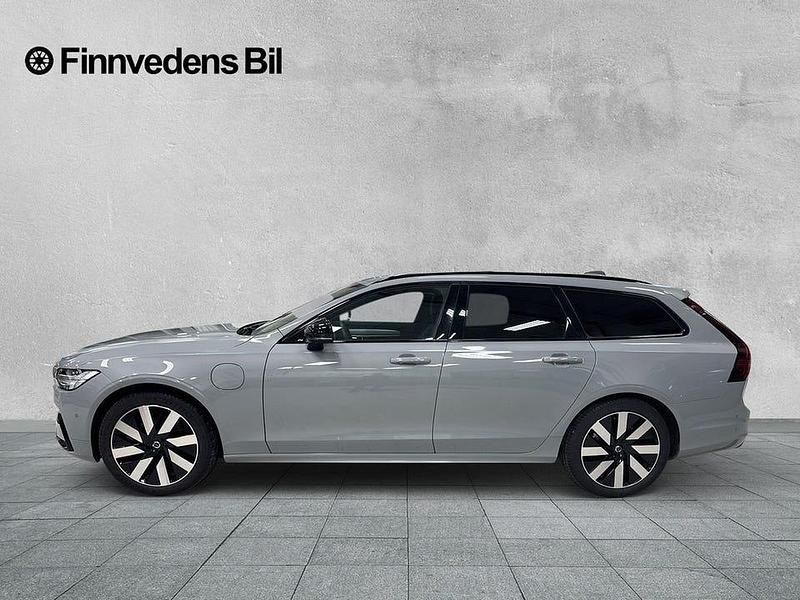Begagnad Volvo V90 Plus 355 HK (261 kW) 2025 Grå Kombi