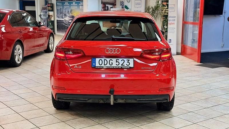 Begagnad Audi A3 Sportback g-tron Attraction 110 HK (80 kW) 2016 Röd Halvkombi