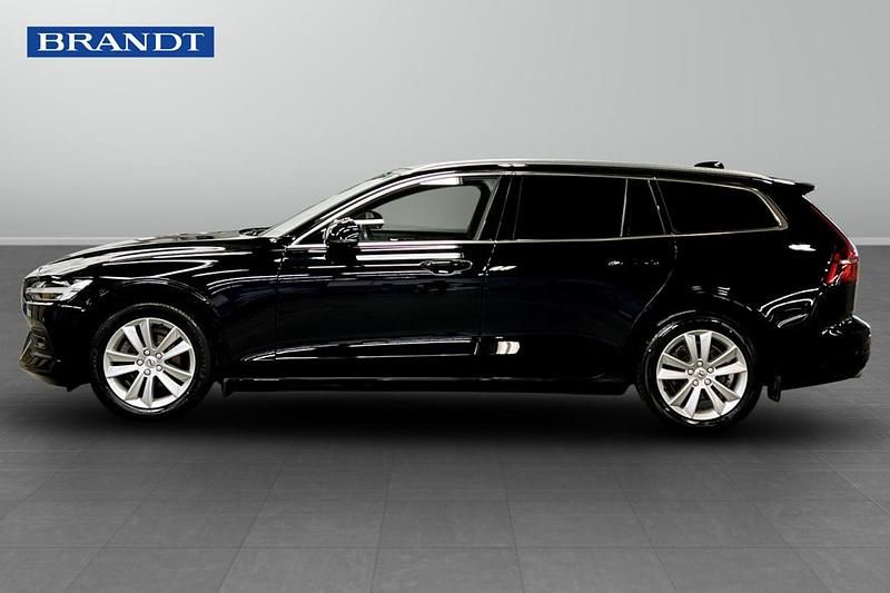 Begagnad Volvo V60 Momentum 200 HK (147 kW) 2021 Svart Kombi