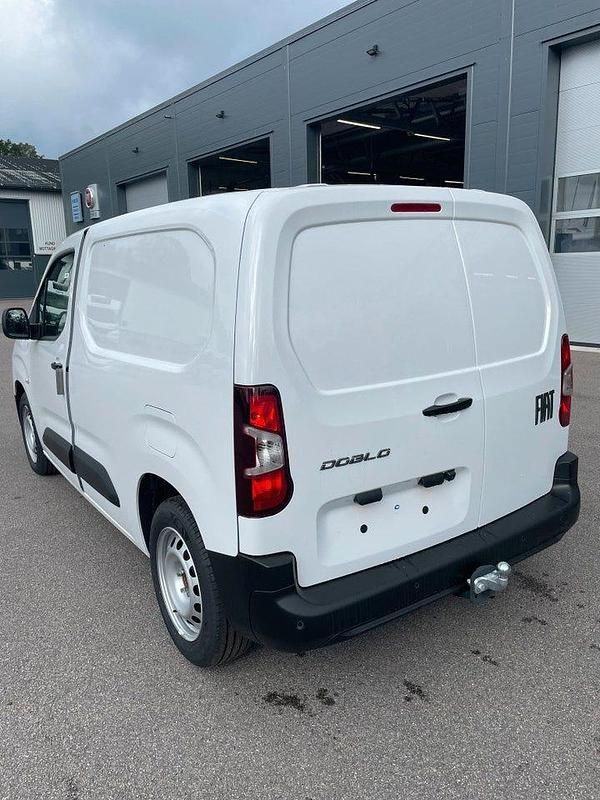 Ny Fiat Doblò 131 HK (96 kW) 2025 Vit Minibuss