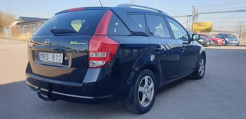 Begagnad Kia Ceed 128 HK (94 kW) 2011 Svart Halvkombi