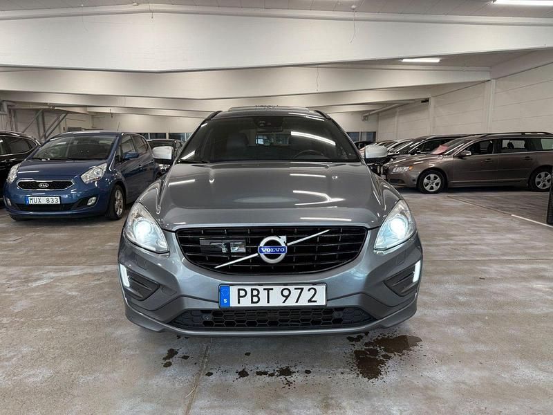 Grå Begagnad 2016 Volvo XC60 R-Design SUV | 159 900 kr - Bild 1/4