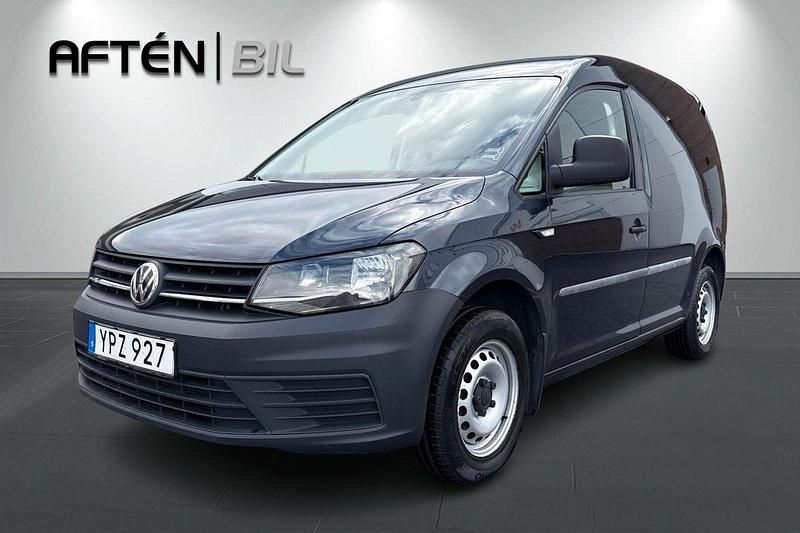 Mörkblå (blå) Begagnad 2018 VW Caddy Comfortline Minibuss | 94 700 kr (Bra pris) - Bild 1/3