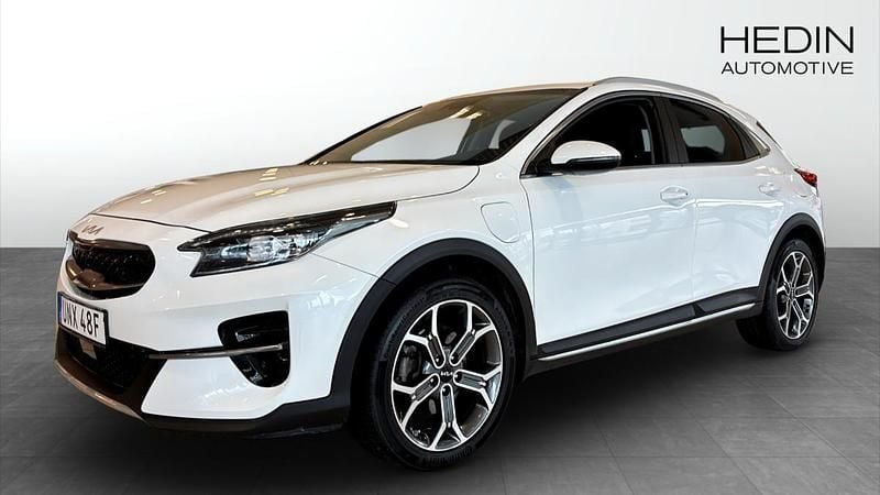 Vit (white) Begagnad 2022 Kia XCeed Advance SUV | 259 900 kr (Marknadspris) - Bild 1/4
