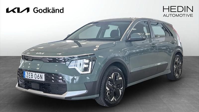 Grön (green) Begagnad 2024 Kia e-Niro SUV | 359 900 kr (Marknadspris) - Bild 1/4