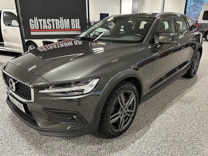 Mörkgrå Begagnad 2020 Volvo V60 CC Momentum Kombi | 314 000 kr (Marknadspris) - Bild 1/4