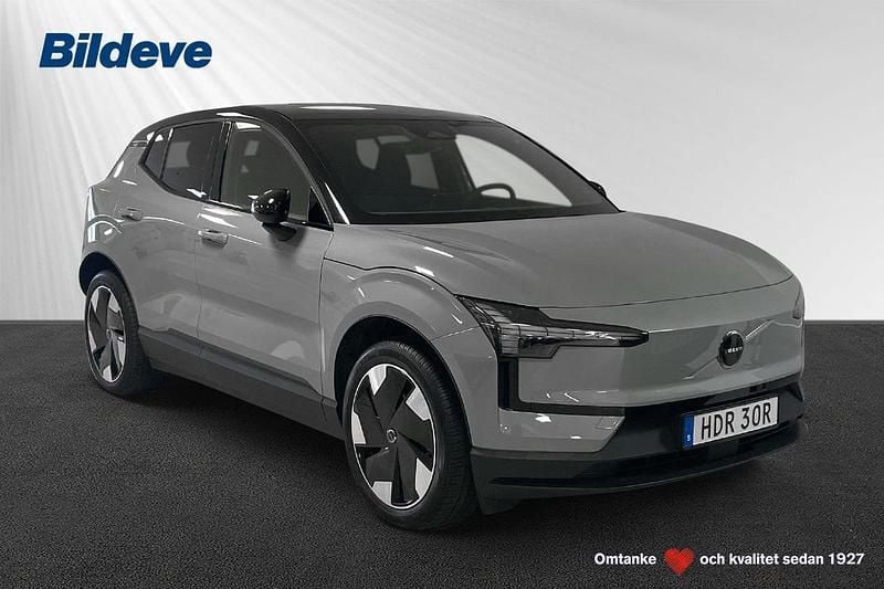 Grå Begagnad 2024 Volvo EX30 Single Motor Extended Range SUV | 349 900 kr (Marknadspris) - Bild 1/4