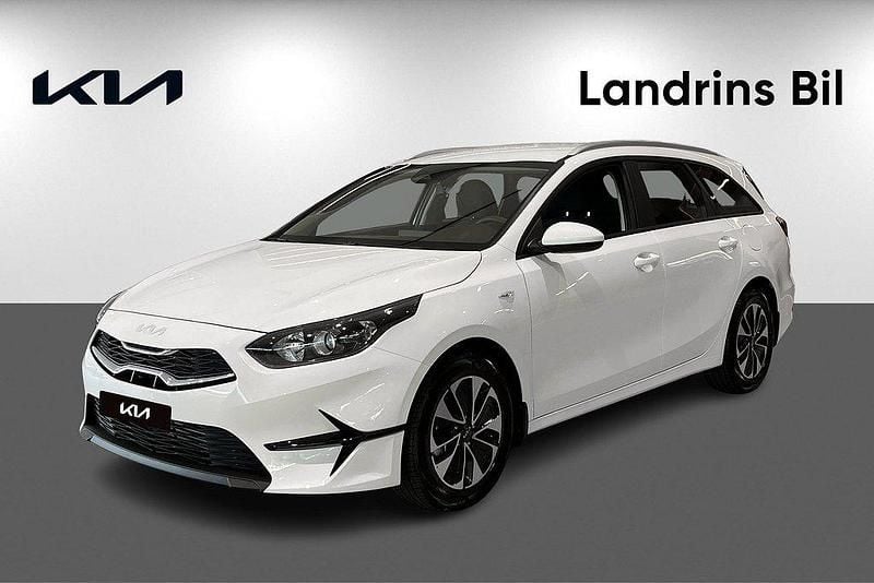 Vit Ny 2025 Kia Ceed Sportswagon Kombi | 254 000 kr (Bra pris) - Bild 1/4