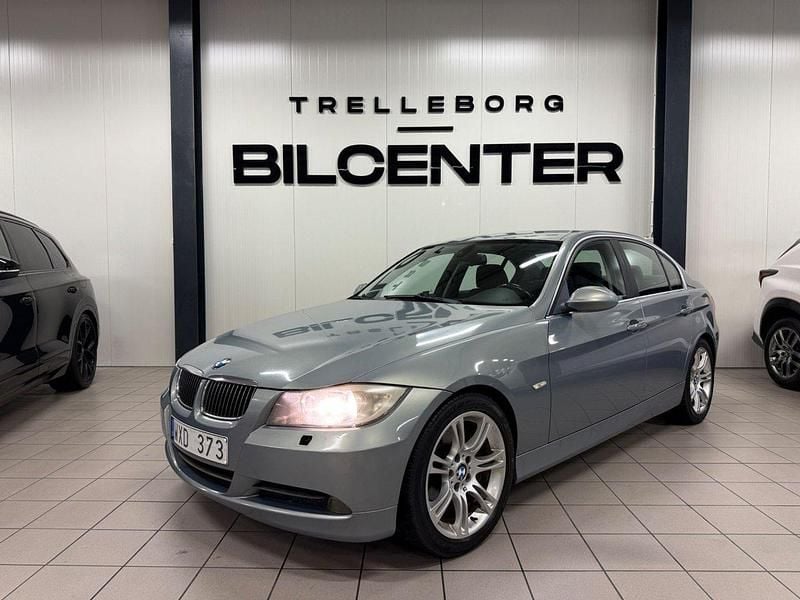 Grå Begagnad 2005 BMW 325 Advantage Sedan | 69 900 kr (Lite dyr) - Bild 1/4