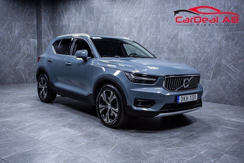 Grå Begagnad 2021 Volvo XC40 Inscription SUV | 284 800 kr (Marknadspris) - Bild 1/4
