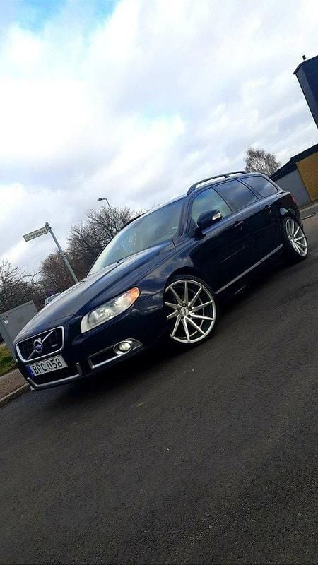 Blå Begagnad 2008 Volvo V70 Kombi | 45 000 kr (Marknadspris) - Bild 1/4