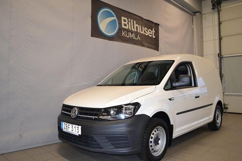 Vit Begagnad 2018 VW Caddy Minibuss | 123 750 kr (Marknadspris) - Bild 1/4