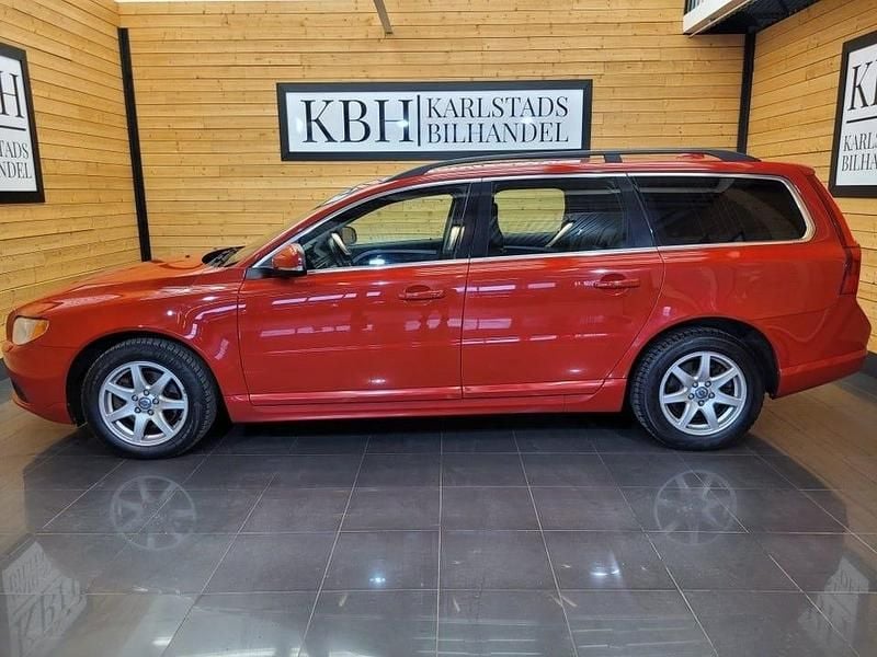 Röd Begagnad 2012 Volvo V70 Momentum Kombi | 89 900 kr (Marknadspris) - Bild 1/3