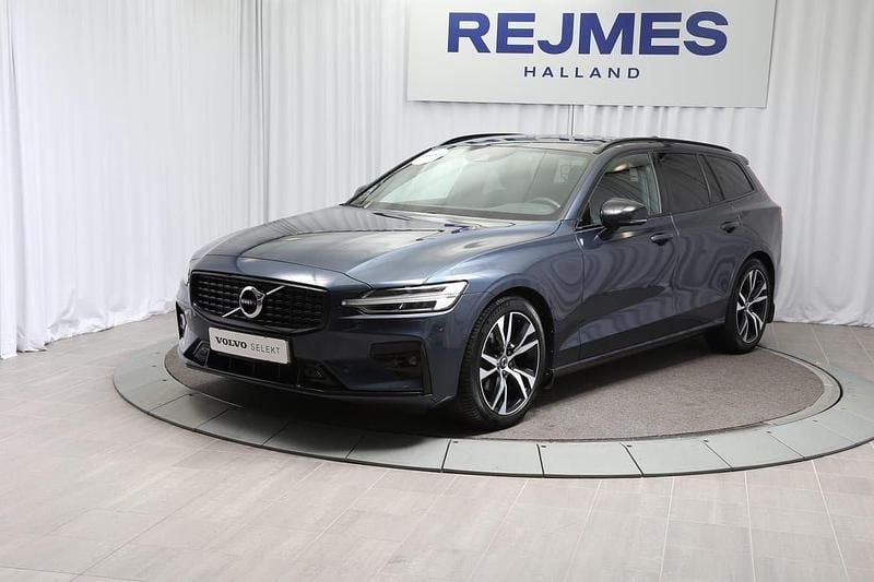 Mörkblå Begagnad 2021 Volvo V60 R-Design Kombi | 369 500 kr (Marknadspris) - Bild 1/4