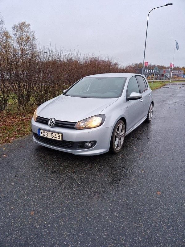 Silver Begagnad 2012 VW Golf VII Halvkombi | 74 000 kr (Bra pris) - Bild 1/4